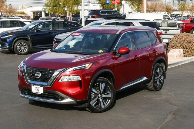 Used 2023 Red Nissan Platinum image 9