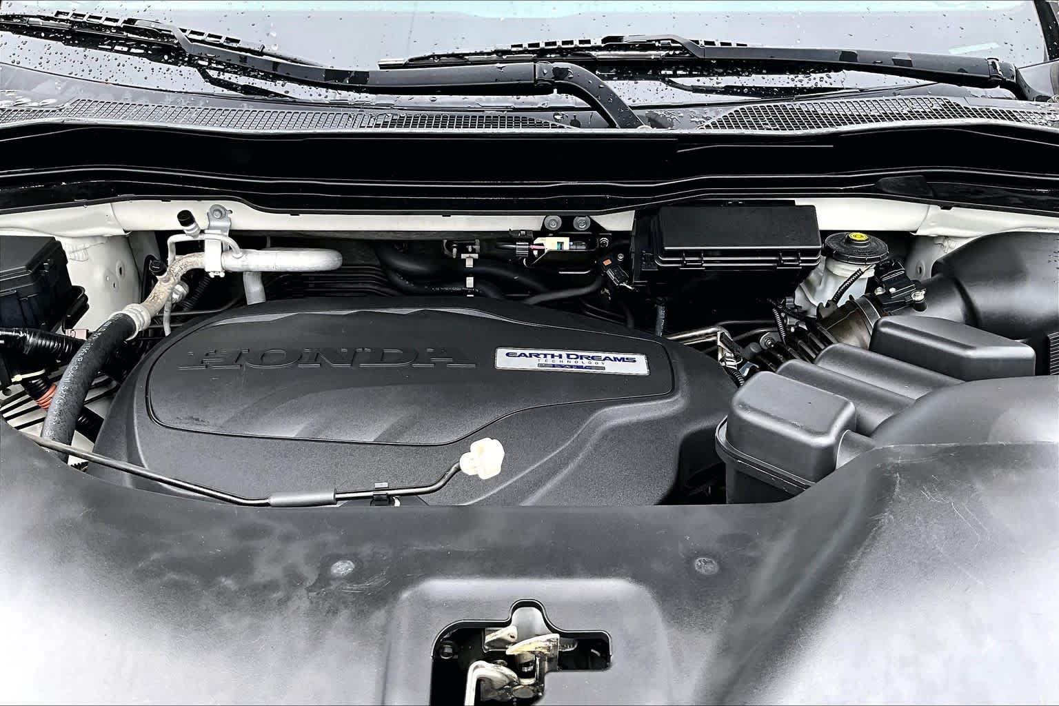 Used 2016 White Diamond Pearl Honda Touring image 32