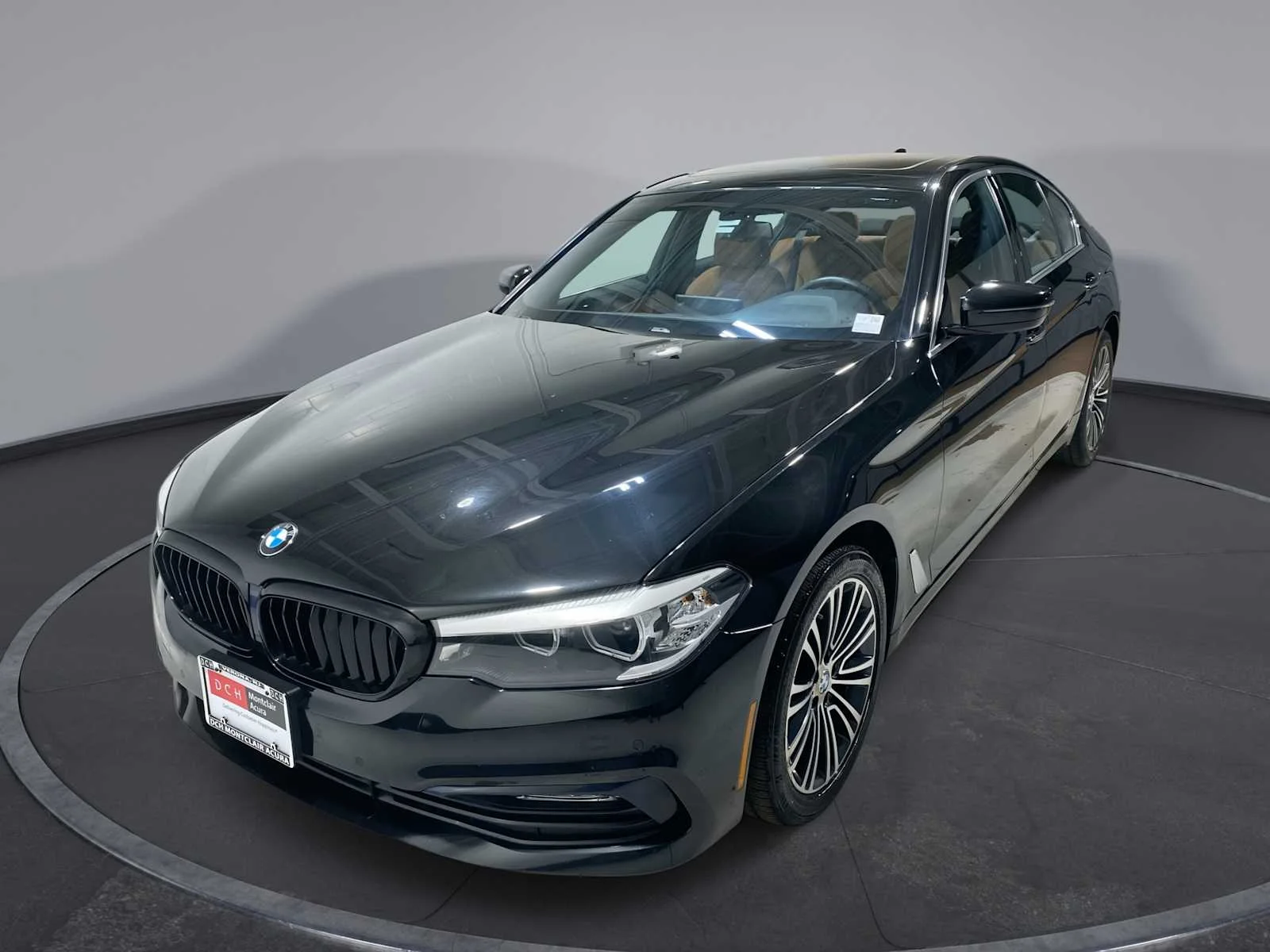 2018 BMW 5 Series 530i xDrive Sedan's photo