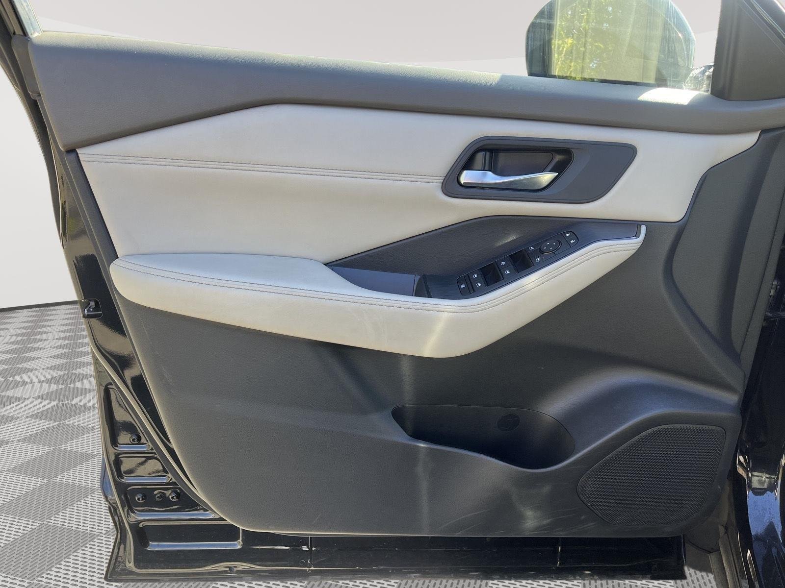 Used 2024 Super Black Nissan SV image 18