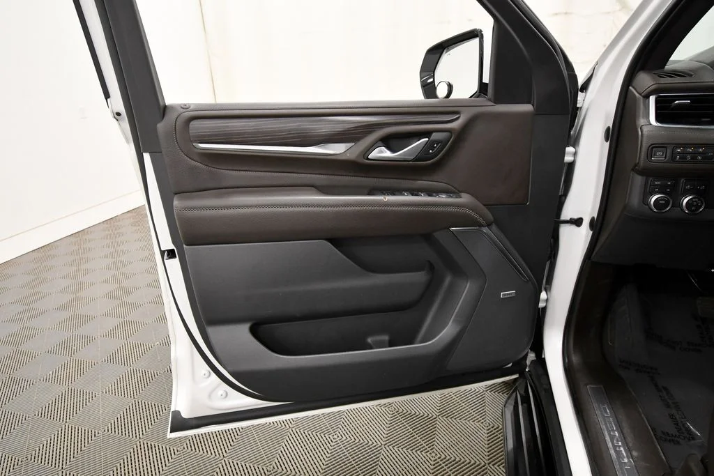 Used 2022 White GMC Denali image 13