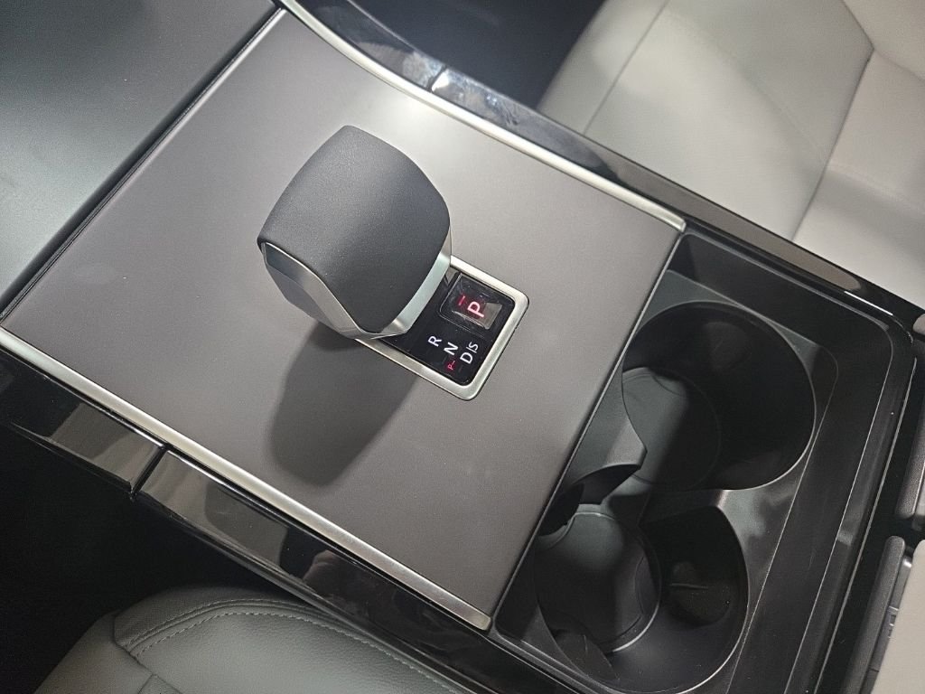 New 2026 Arroios Grey Land Rover S image 14