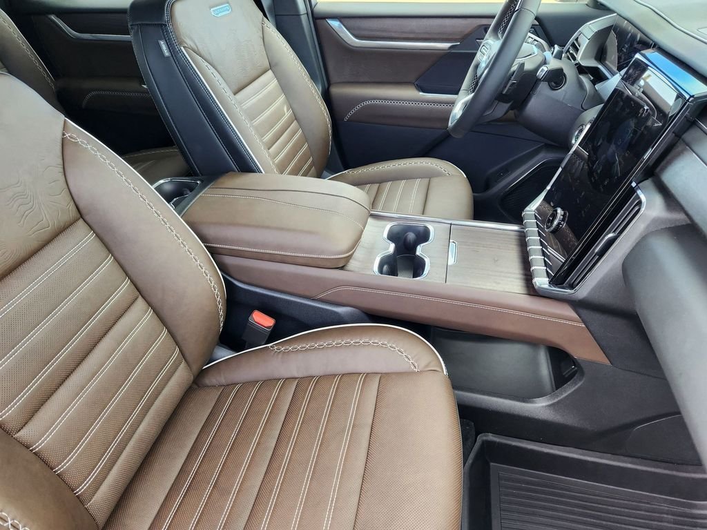 2026 GMC Acadia Denali Ultimate - Photo 17