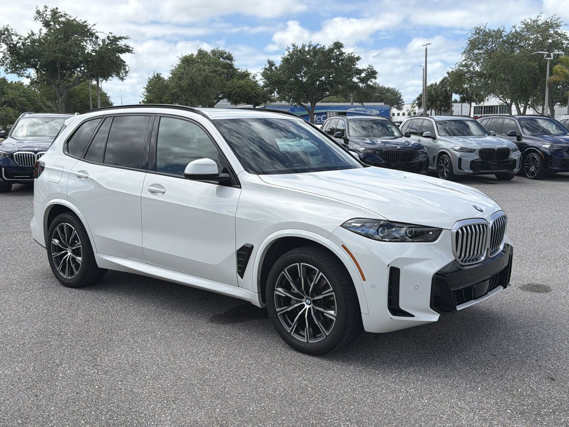 White 2025 BMW X5 xDrive40i AWD SUV / Crossover All-Wheel Drive