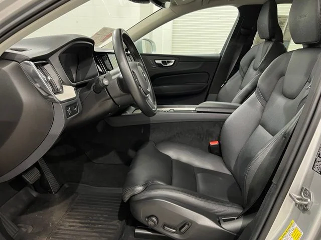 Used 2020 Silver Volvo T5 Inscription image 9