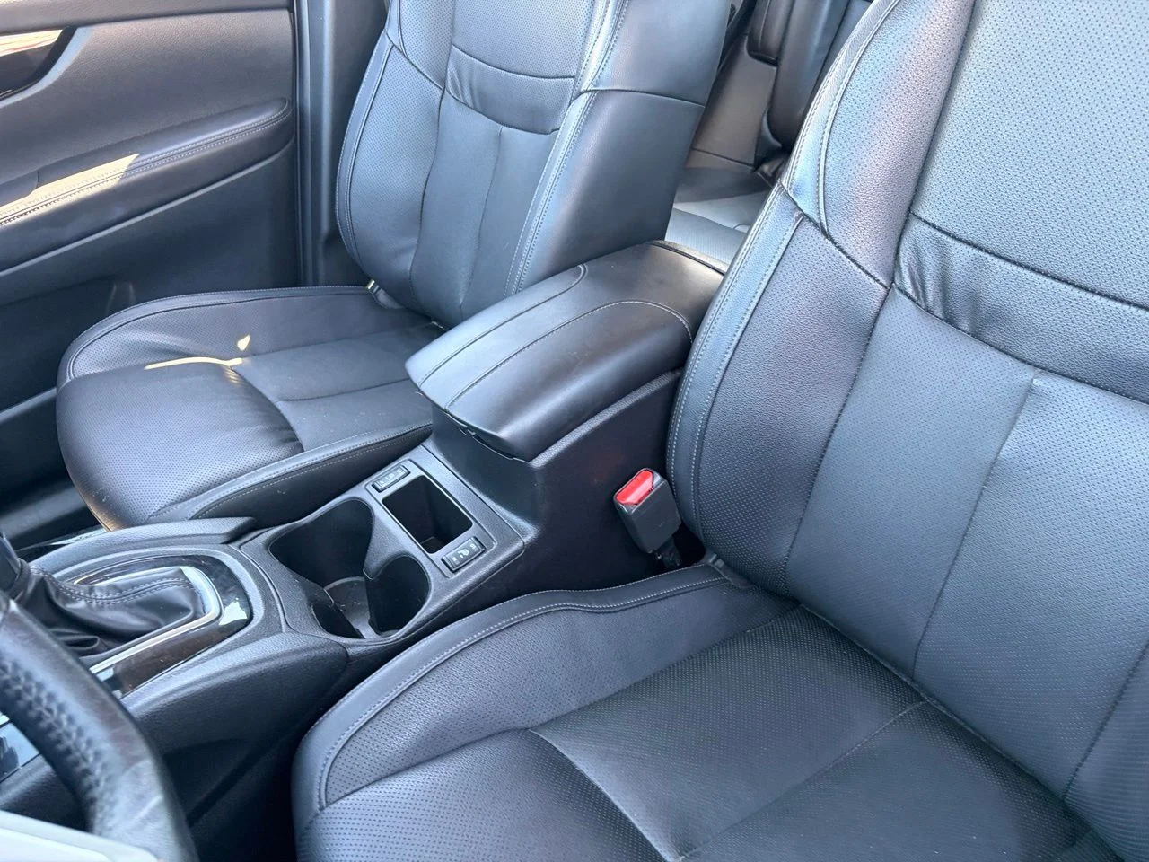 Used 2022 Gun Metallic Nissan SL image 17