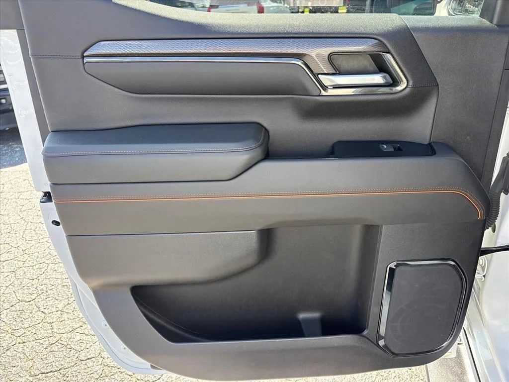 Used 2022 White GMC AT4 image 18