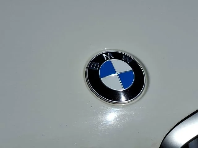 Used 2023 White BMW xDrive40i image 28