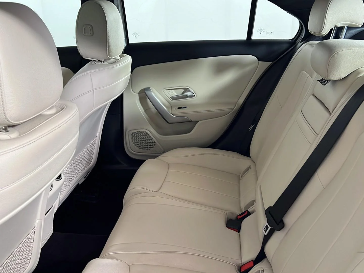Used 2020 Digital White Pearl Metallic Mercedes-Benz A 220 image 13