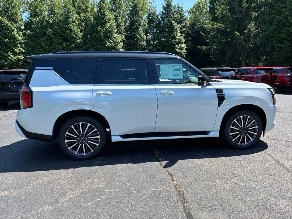 New 2026 Everest White TriCoat / Super Black Two-tone Nissan Platinum Reserve image 10
