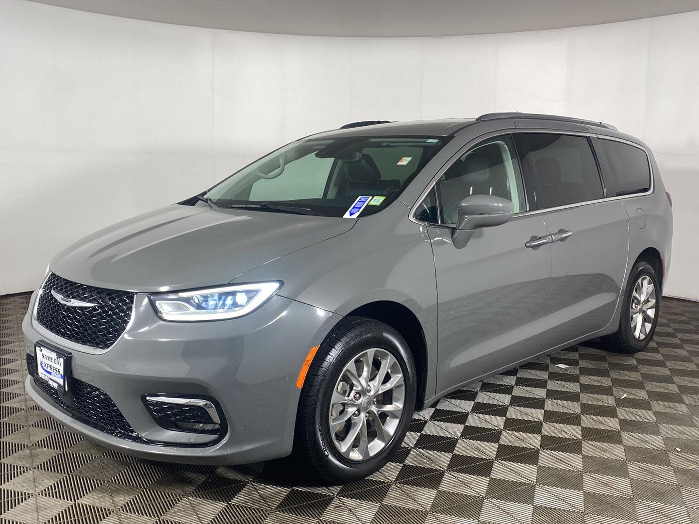 Used 2021 Ceramic Gray Clearcoat Chrysler Touring L AWD image 2
