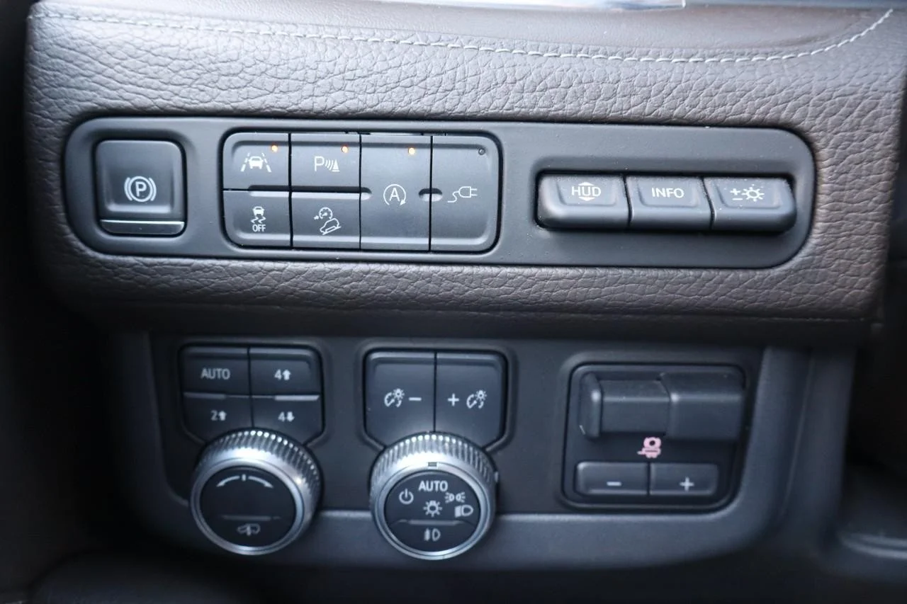 Used 2021 White Frost Tricoat GMC Denali image 18