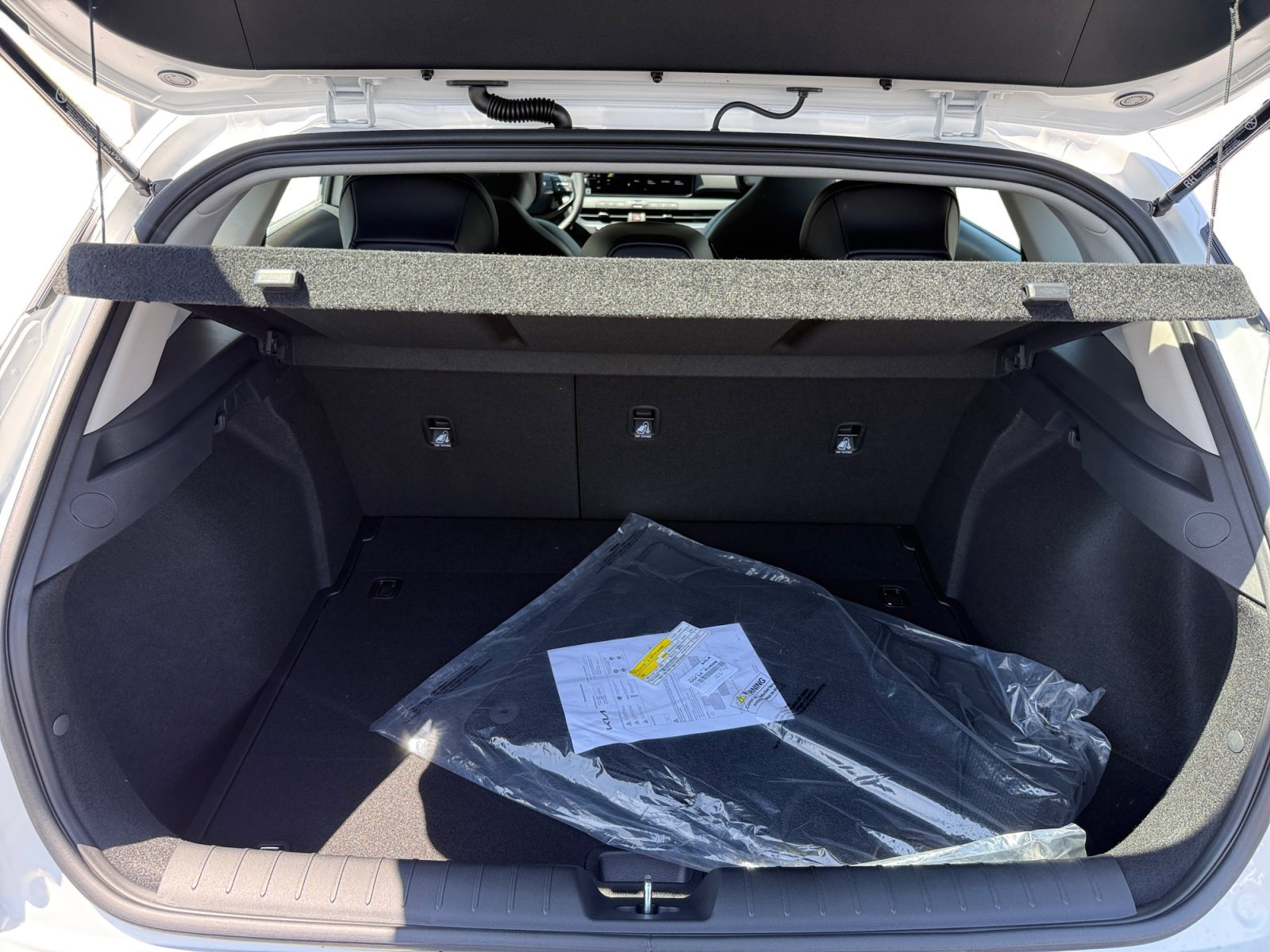 New 2026 Snow White Pearl Kia EX image 17
