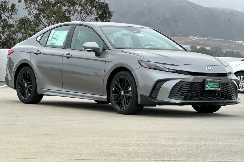 New 2026 Heavy Metal <sup>1</sup> Toyota  SE image 2