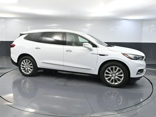Used 2019 White Buick Essence image 3