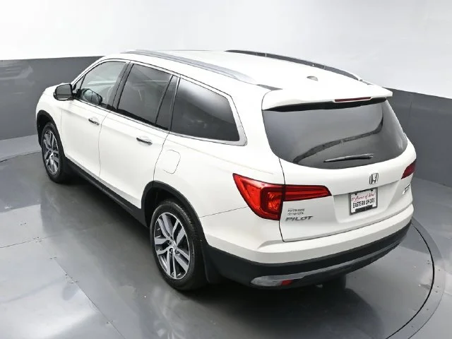 Used 2017 White Honda Touring image 59