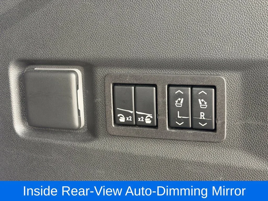 Used 2023 STERLING METALLIC GMC Denali image 33