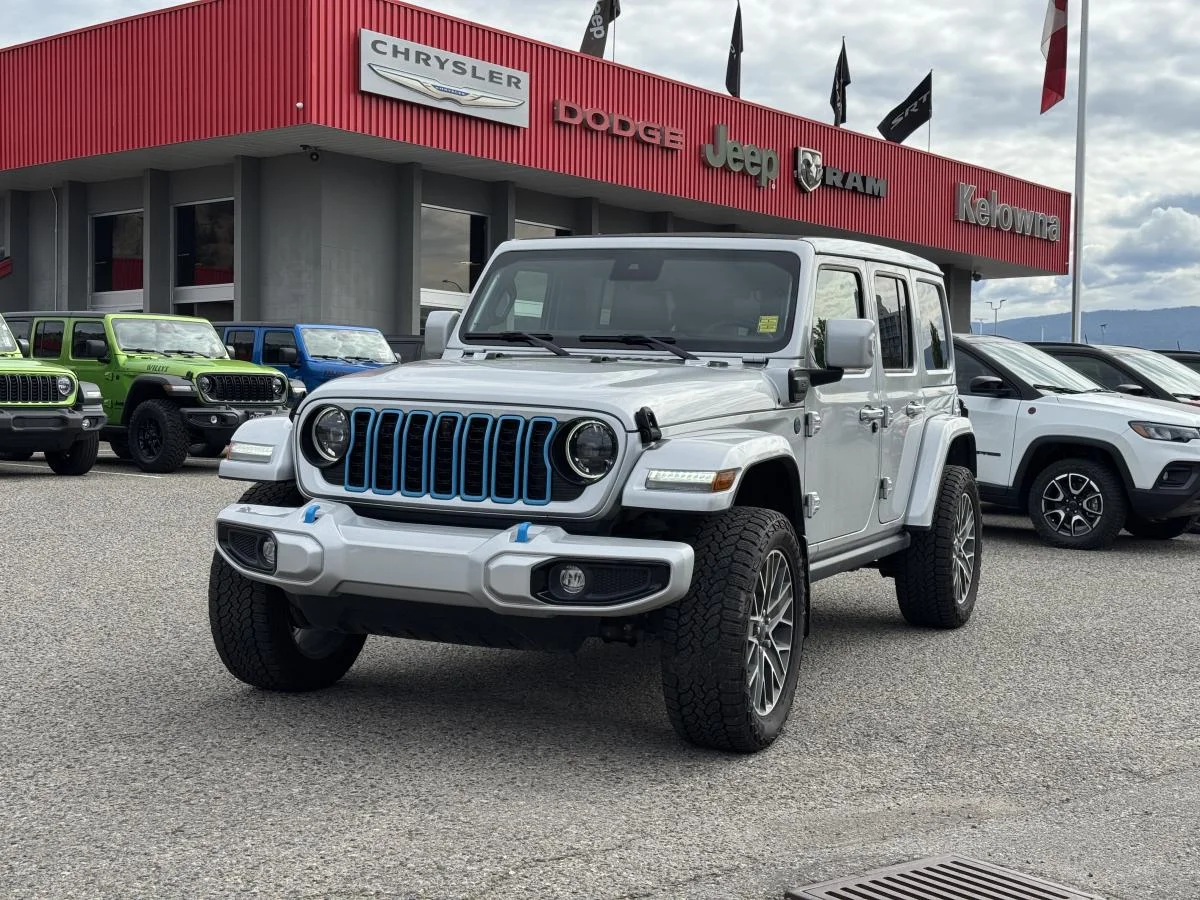 Used 2024 Silver Jeep High Altitude image 1