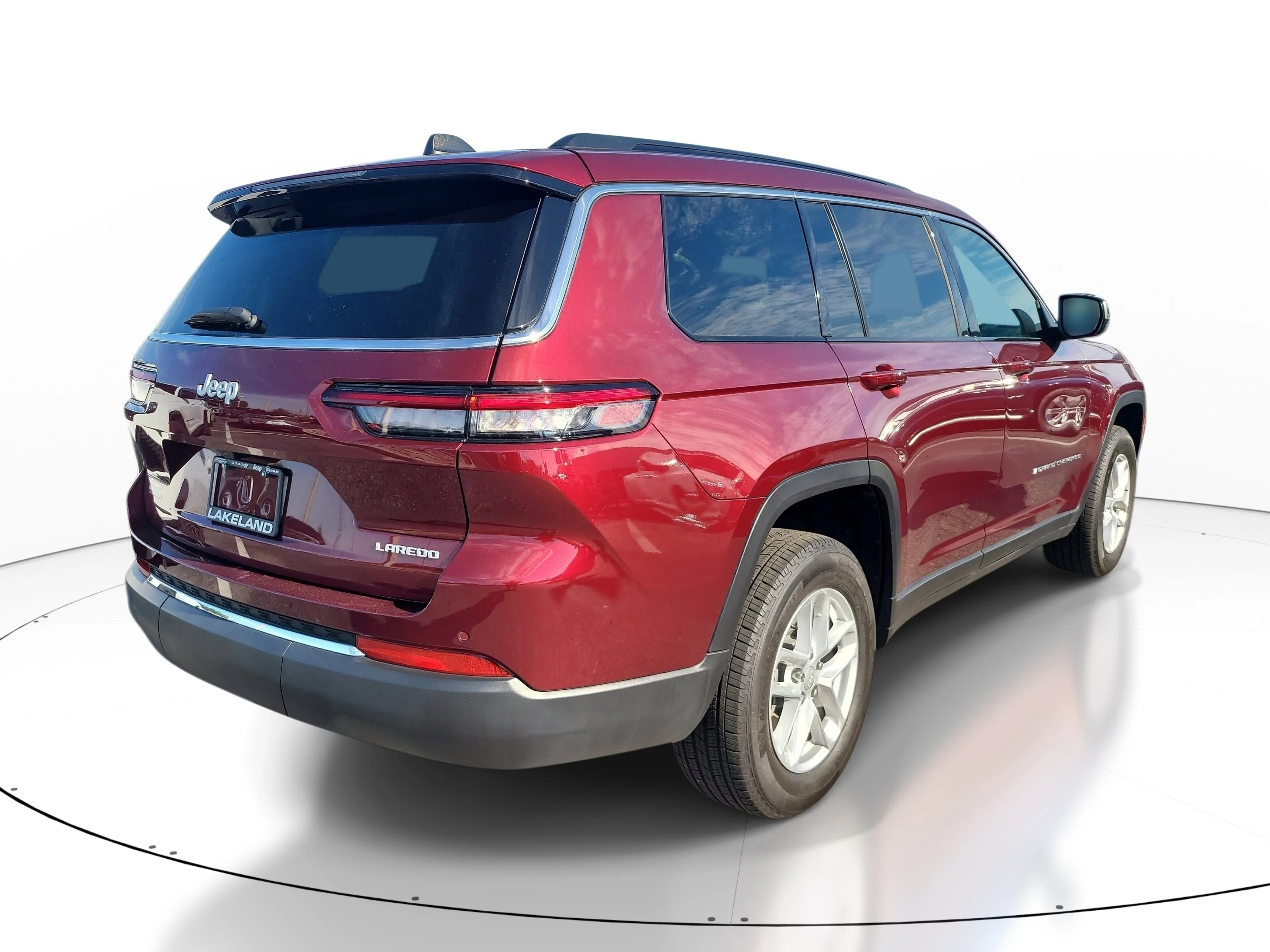 Used 2024 Velvet Red Pearlcoat Jeep Laredo image 4