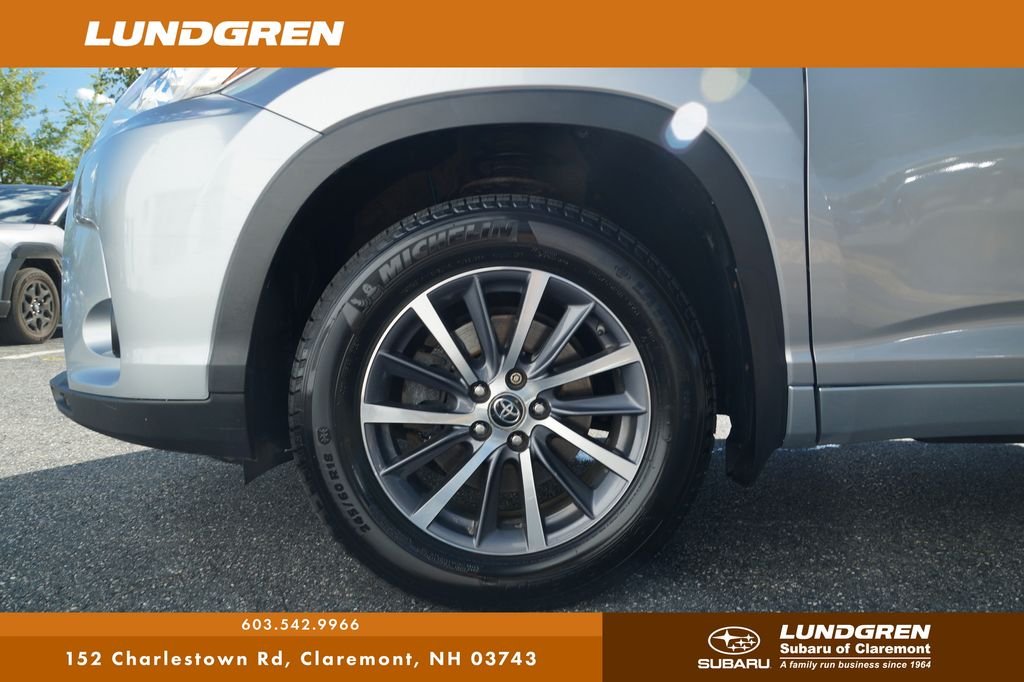 Used 2018 Silver Toyota XLE image 48