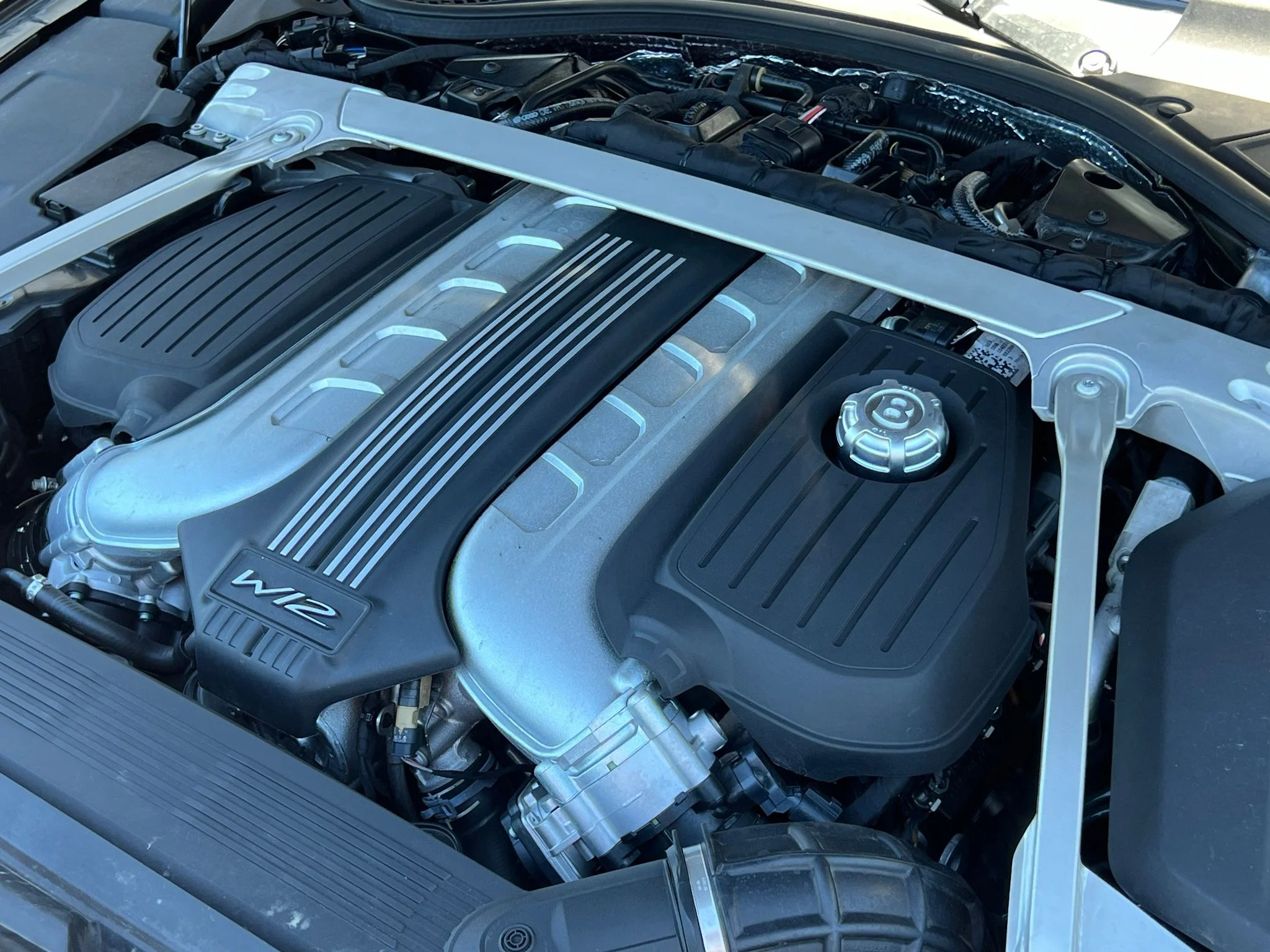 Used 2022  Bentley W12 image 46