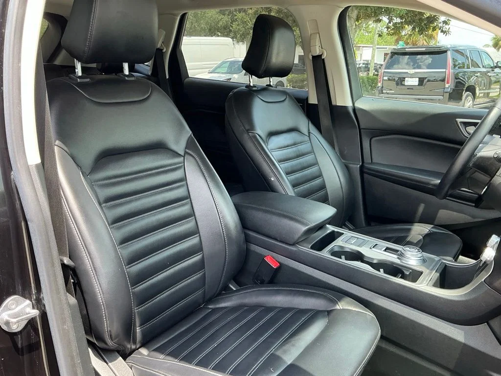 Used 2023 Black Ford SEL image 17
