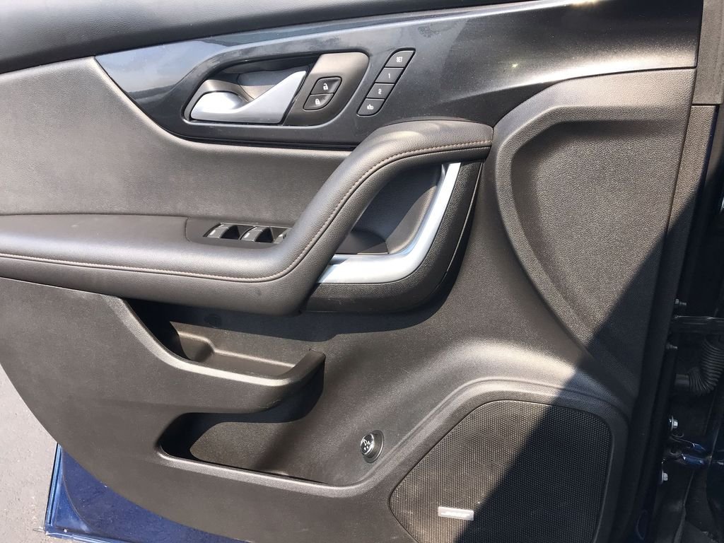 Used 2022 Blue Chevrolet Premier image 13
