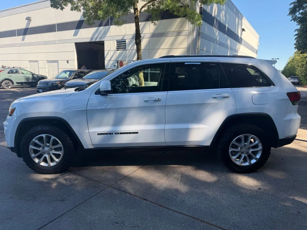 Used 2021 Bright White Clearcoat Jeep Laredo X image 6