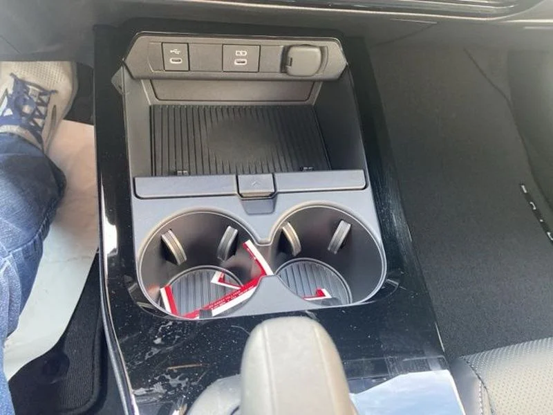 2026 Toyota Prius XLE - Photo 17