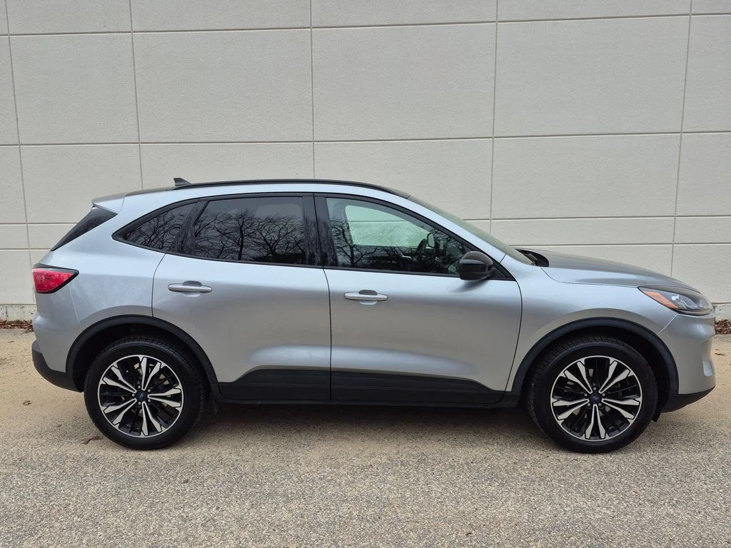 Used 2022 Silver Metallic Ford SEL image 3