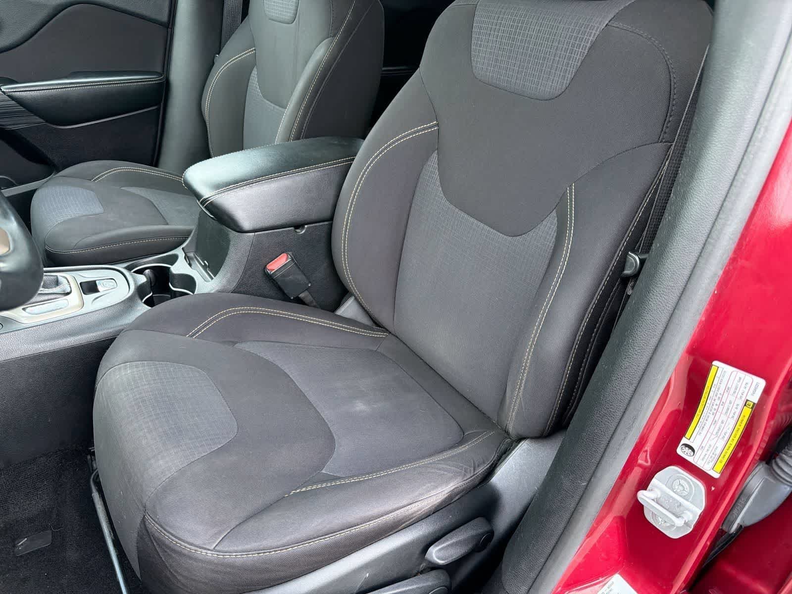 Used 2015 Deep Cherry Red Crystal Pearlcoat Jeep Latitude image 17