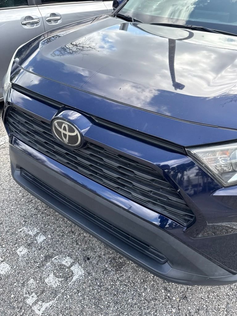 Used 2021  Toyota XLE Premium image 1