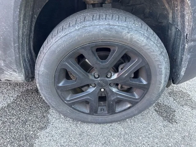 Used 2018 White Jeep Latitude image 11