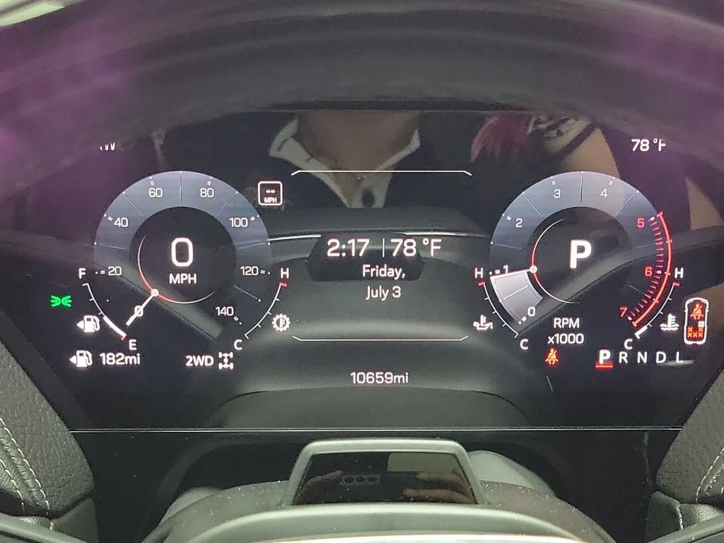 2025 GMC Yukon Denali - Photo 16
