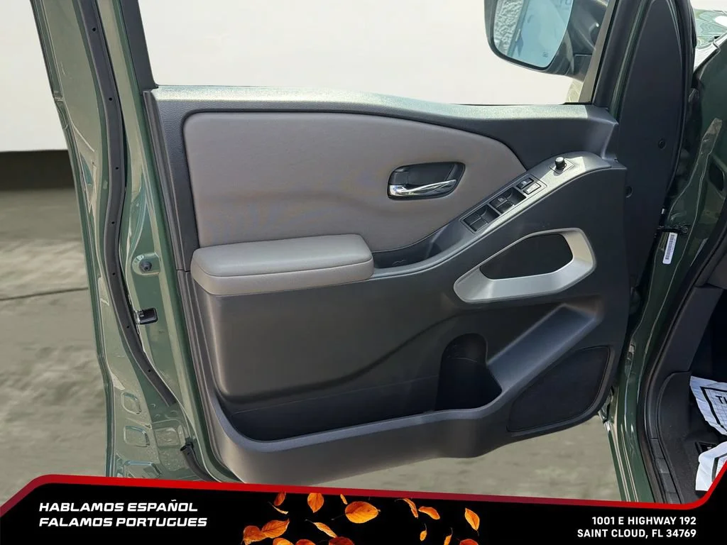 Used 2022 Green Nissan Crew Cab SV 4x4 image 10