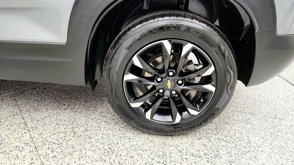 Used 2023 Sterling Gray Metallic Chevrolet FWD 4dr LT w/ Upgraded 1.3L ECOTEC Turbo Engine image 9