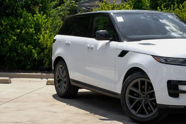 New 2026 Fuji White Land Rover SE image 8