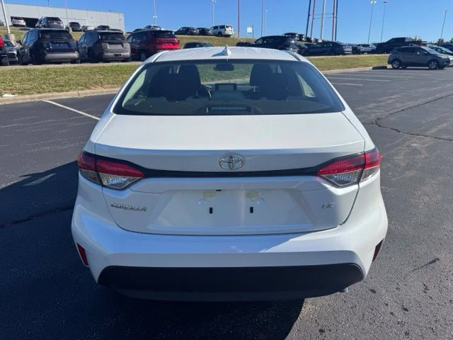 New 2027 Wind Chill Pearl Toyota LE image 4