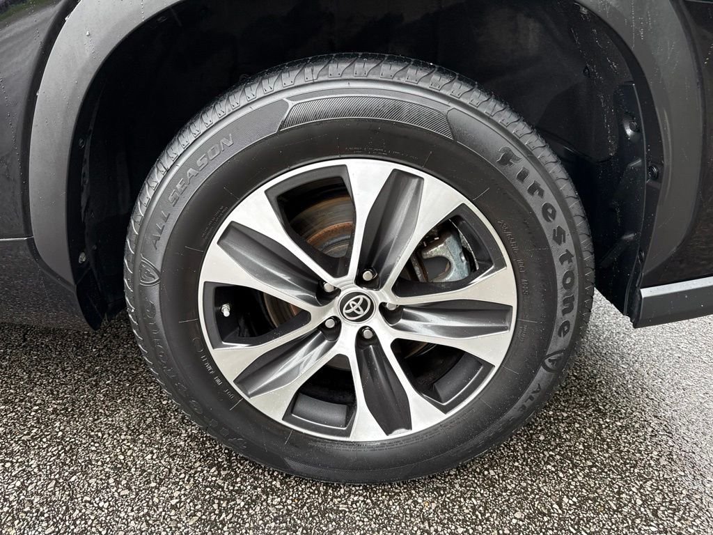 Used 2022 Black Toyota XLE image 20