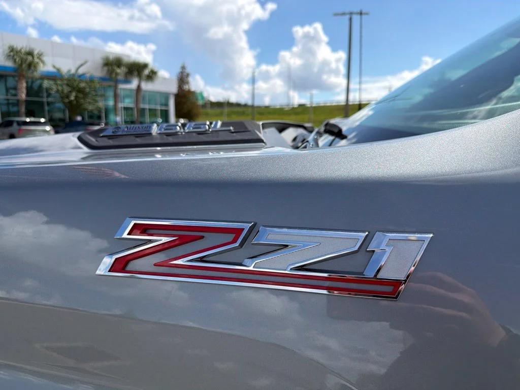 Used 2025 Sterling Gray Metallic Chevrolet LT image 9
