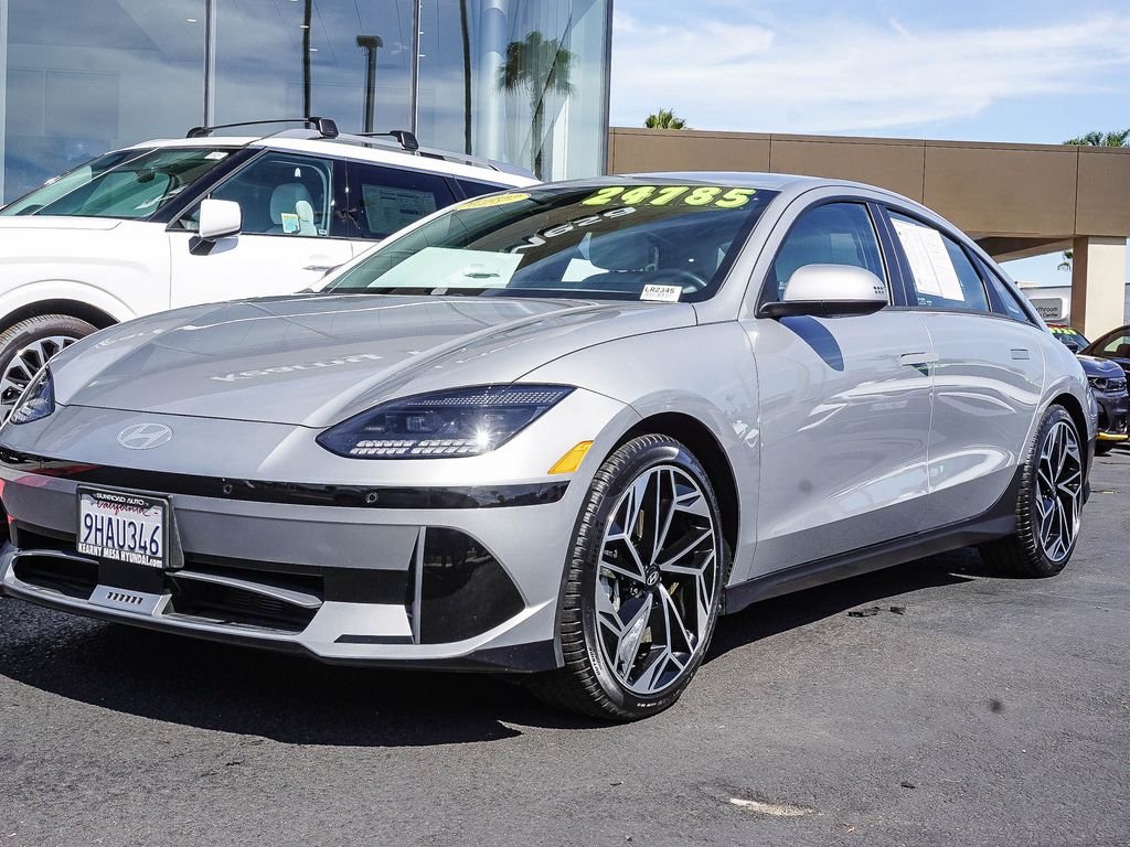 Certified Used 2023 Silver Hyundai SEL image 3