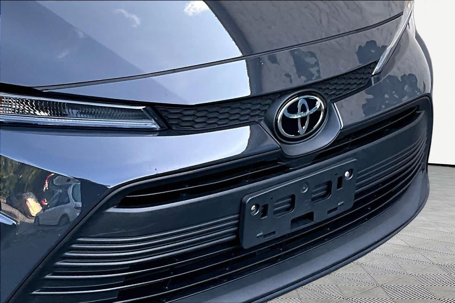 Used 2025 Underground Toyota LE image 30