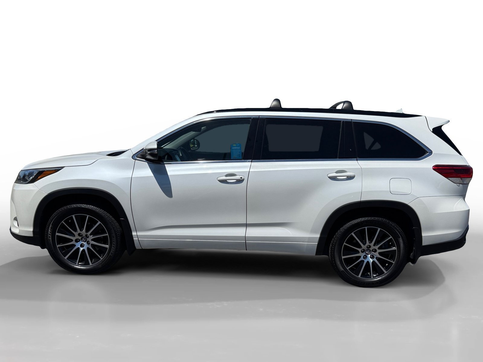 Used 2018 Blizzard Pearl Toyota SE image 2
