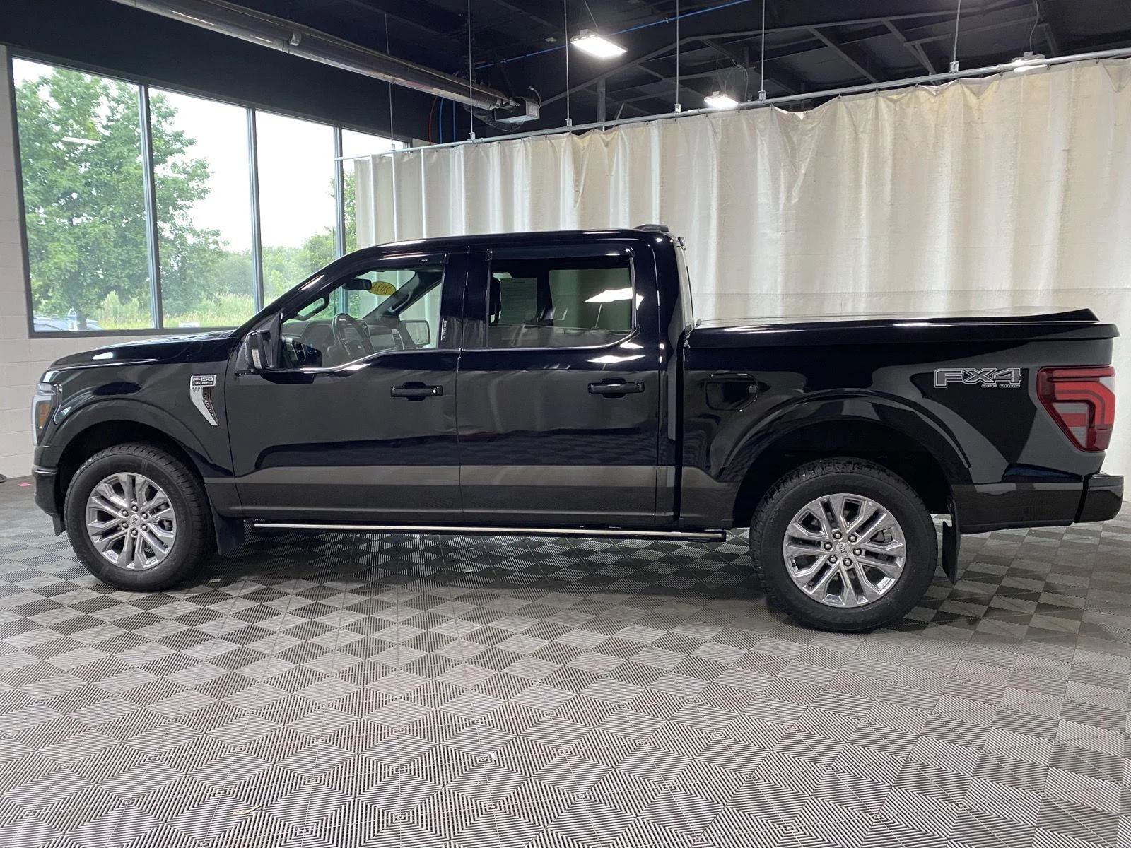 Used 2024 Black Metallic Ford King Ranch image 8
