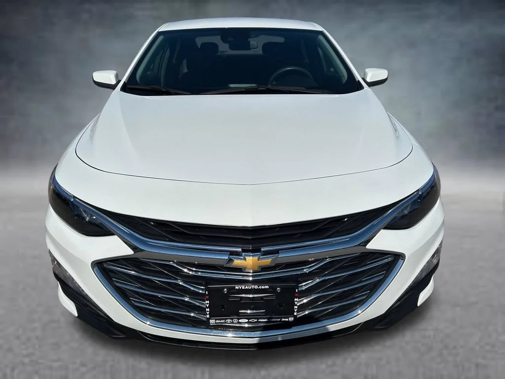 Used 2024 Summit White Chevrolet 1LT image 9