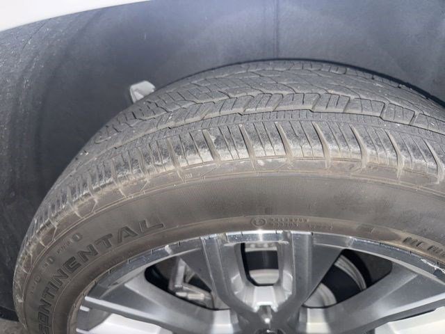 Used 2024 White Frost Tricoat GMC FWD Denali image 7