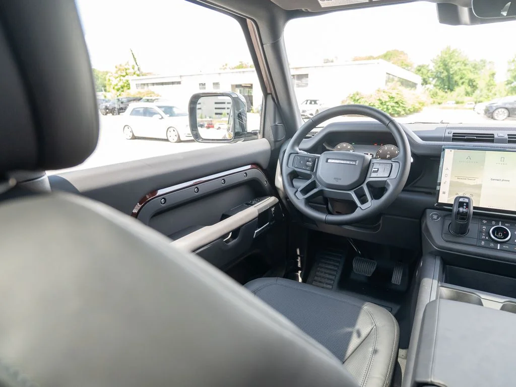 New 2026 Sedona Red Land Rover X image 18