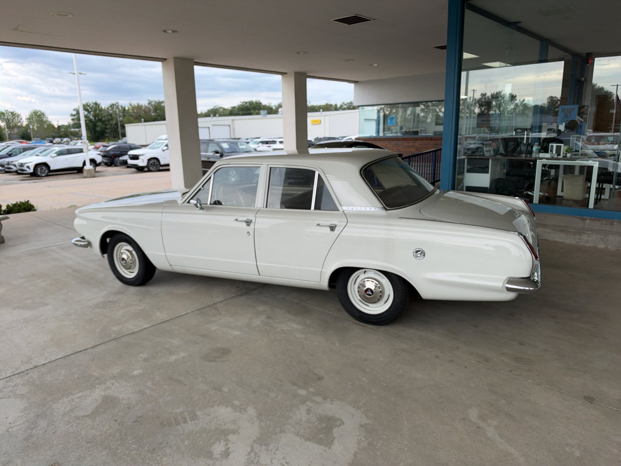 Used 1964 WHITE PLYMOUTH  image 8