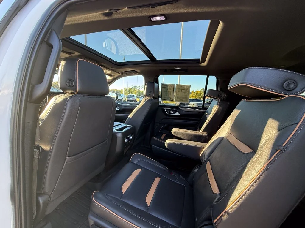 Used 2023 White GMC AT4 image 21