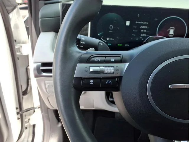 Used 2025 White Hyundai Limited image 25